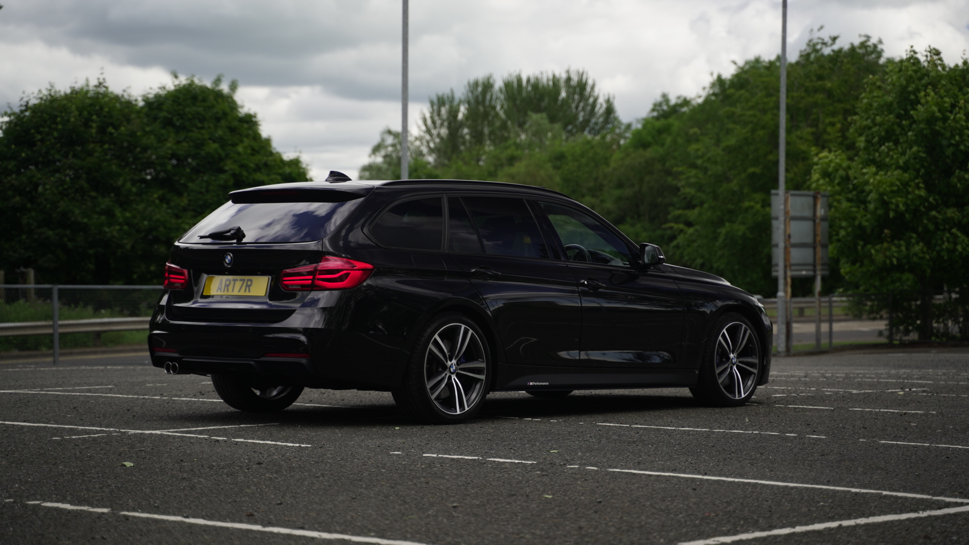 
								2017 BMW 3 Series 3.0 335d M Sport Touring 5dr X-Drive full									