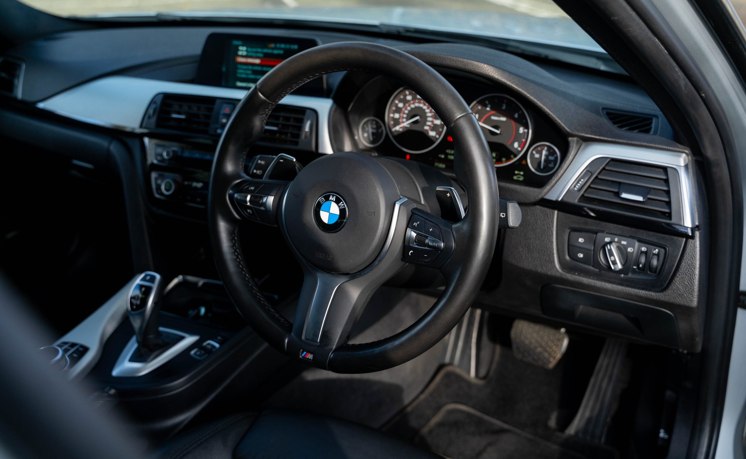 
								2019 BMW 320d M Sport Touring Shadow Edition 2.0 Diesel full									