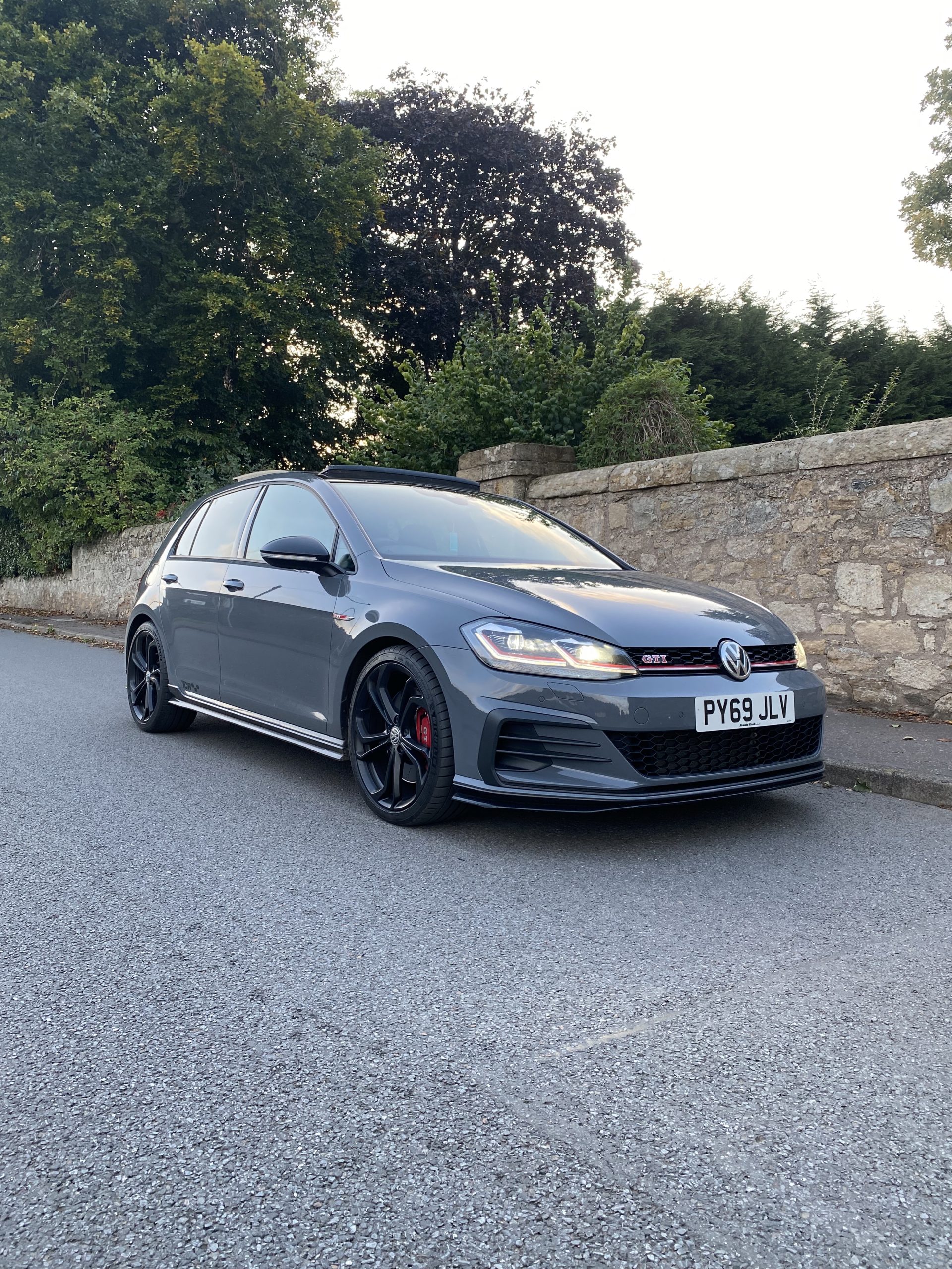 
								2020 Volkswagen Golf GTI TCR 5DR 2.0 DSG full									