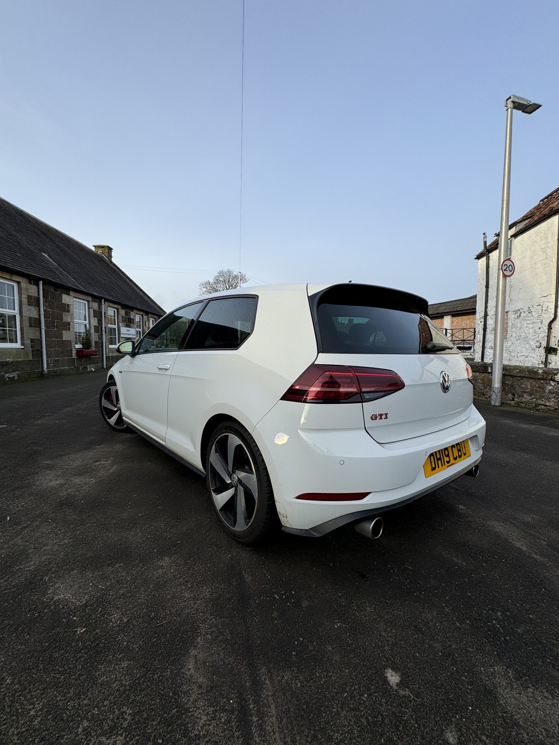 
								Volkswagen Golf Gti 2019 2.0 5DR Manual full									